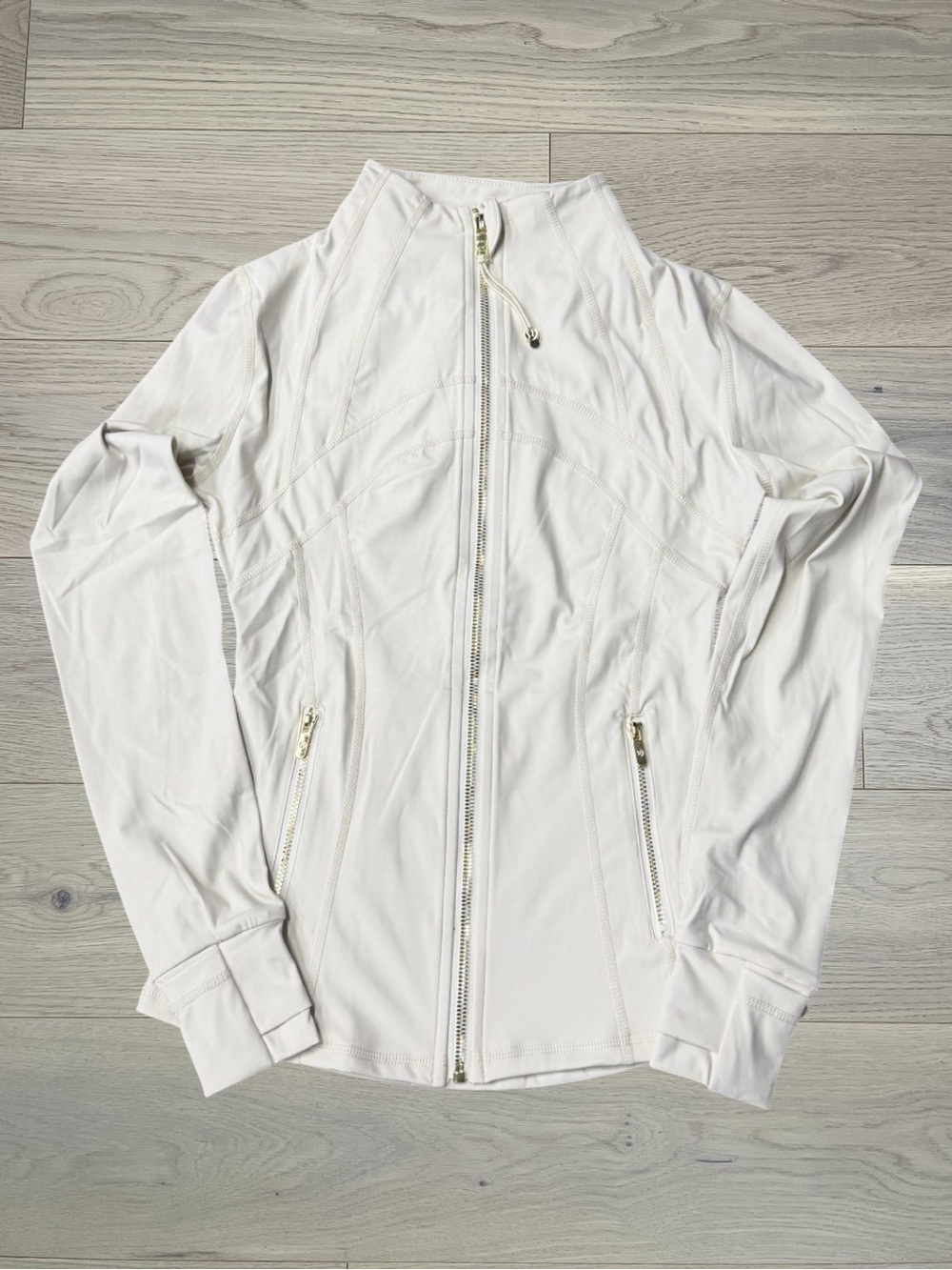 Lululemon Define Set White
Bone Sizes 4,6,8 - Picture 2 of 2